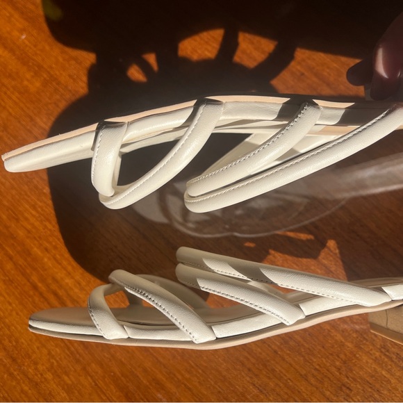 Dolce Vita Ivory Haize Sandals - Picture 8 of 10